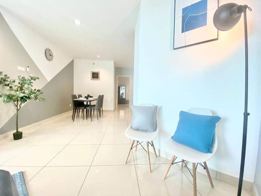 Mansion One Suites - Seaview Modern 2 Bedroom Suites 乔治敦 外观 照片
