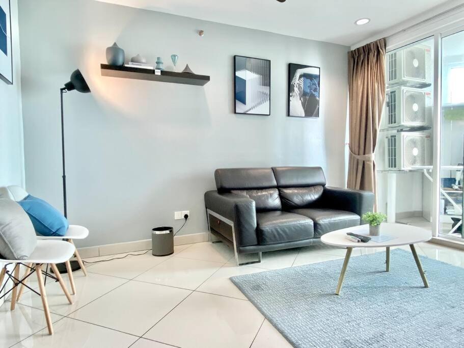 Mansion One Suites - Seaview Modern 2 Bedroom Suites 乔治敦 外观 照片