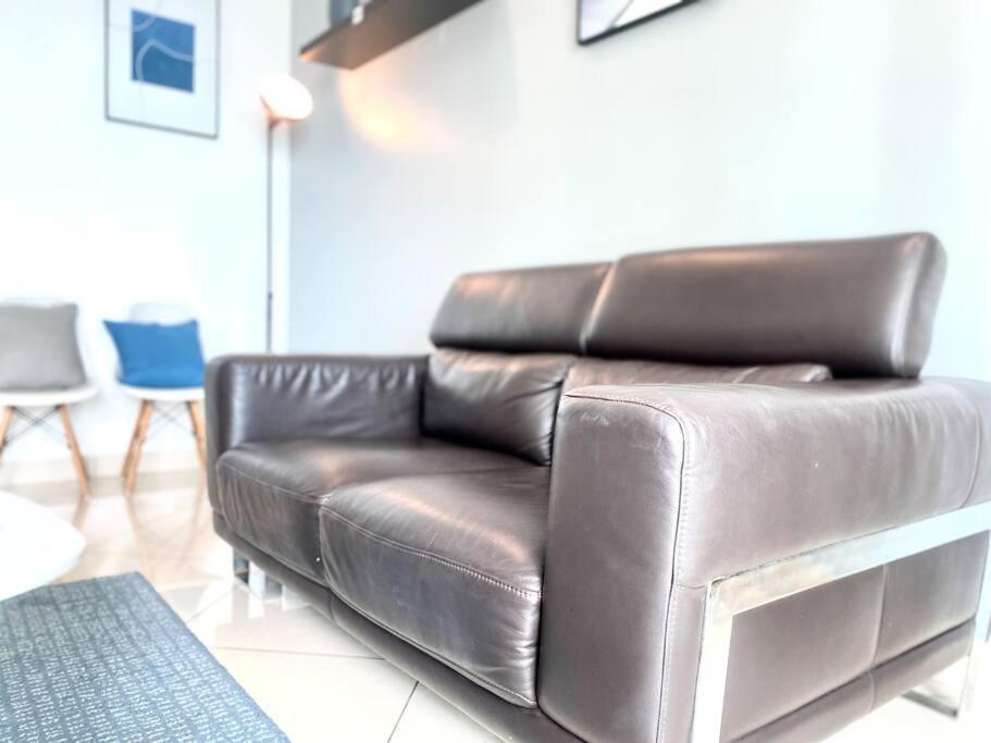 Mansion One Suites - Seaview Modern 2 Bedroom Suites 乔治敦 外观 照片