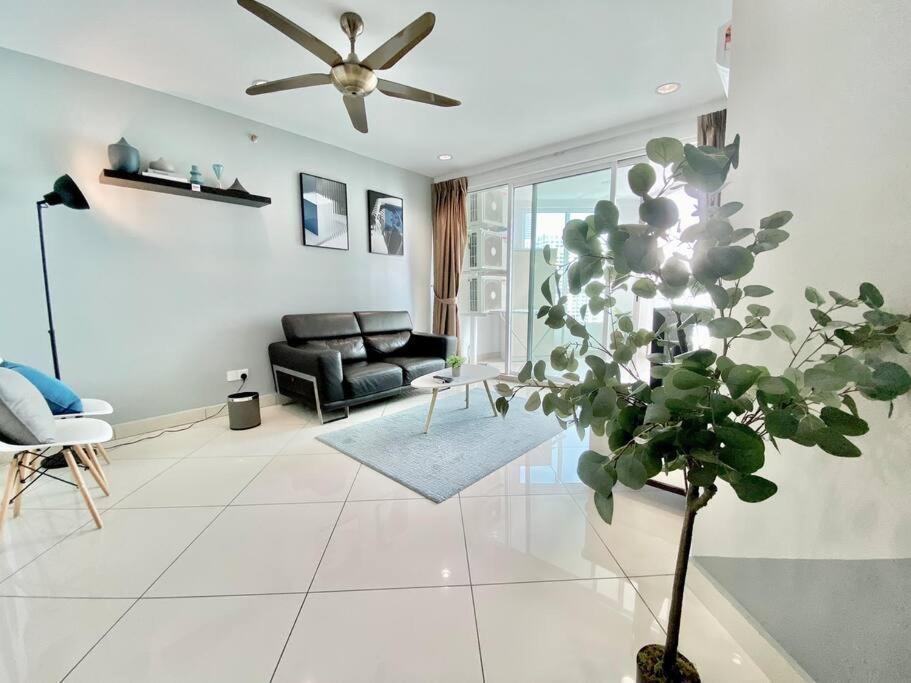 Mansion One Suites - Seaview Modern 2 Bedroom Suites 乔治敦 外观 照片