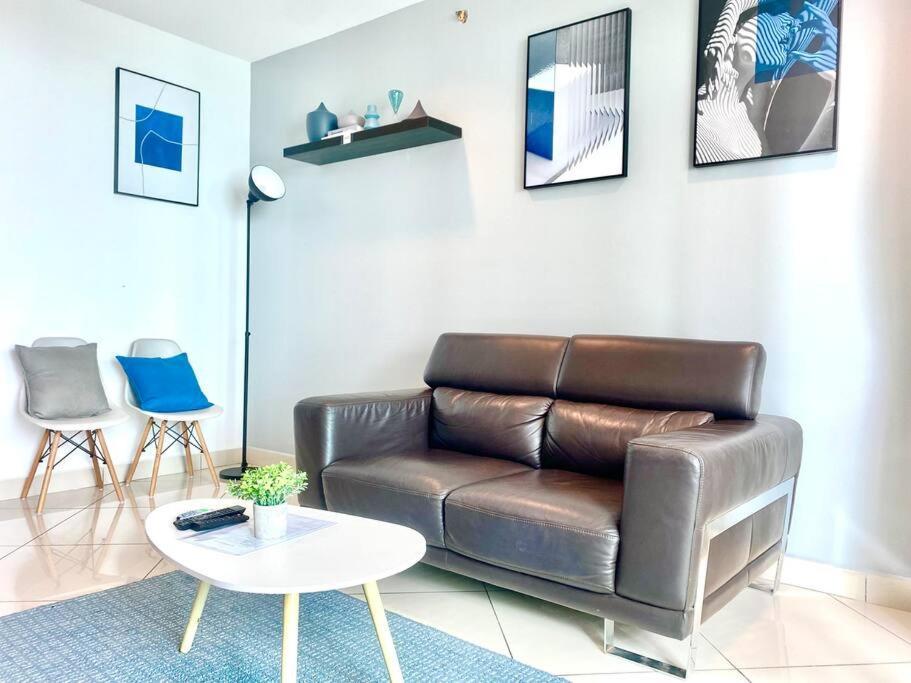 Mansion One Suites - Seaview Modern 2 Bedroom Suites 乔治敦 外观 照片