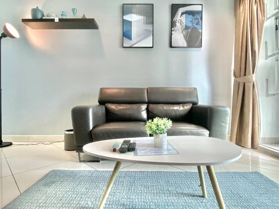 Mansion One Suites - Seaview Modern 2 Bedroom Suites 乔治敦 外观 照片
